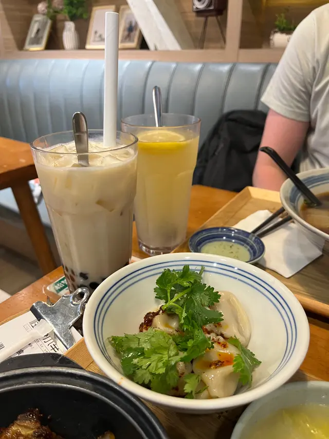 麻辣紅油水餃 蜂蜜檸檬蘆薈 珍珠鮮奶烏龍