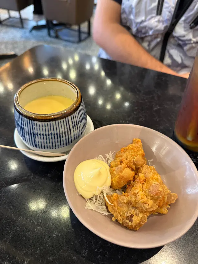 部分定食配茶碗蒸及炸雞