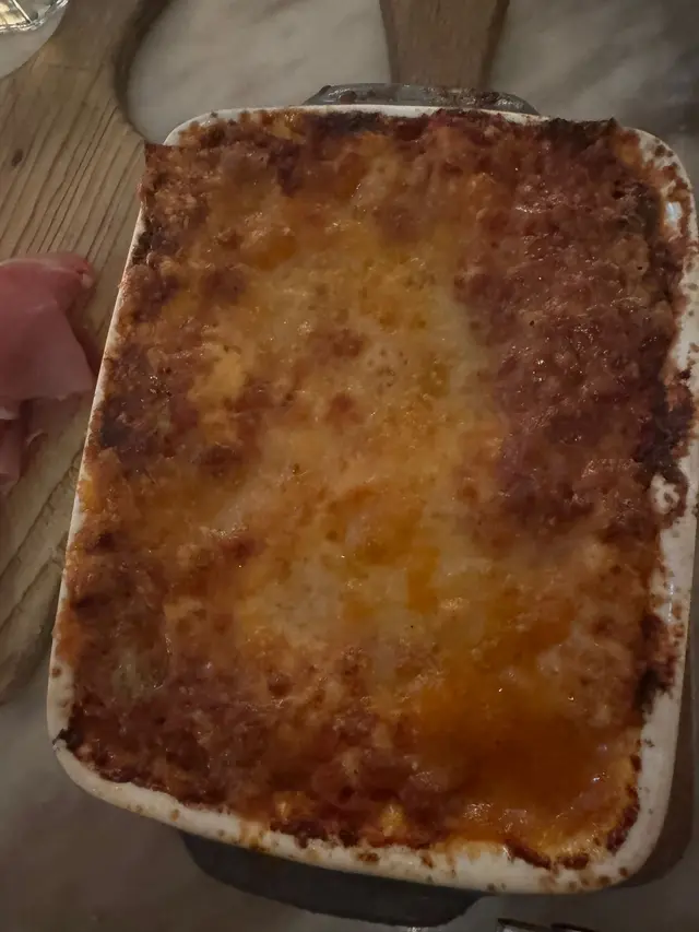 Lasagna Classica
上到枱仲係熱到出煙 首先佢係有3層，芝士肉醬同麵夾埋真係不得了。啖啖都係芝士。好好食喔。
⭐推薦指數:5/5
