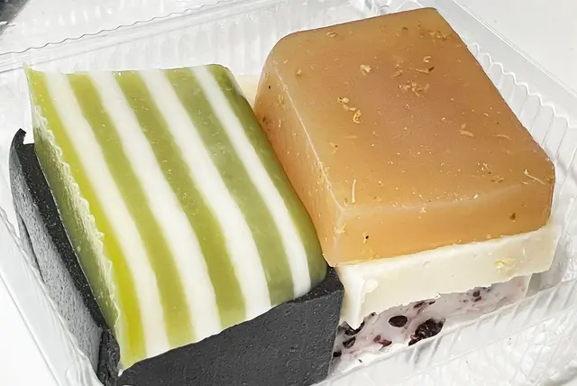 馬豆糕、椰汁紫米糕、開胃山楂糕、斑蘭千層糕、桂花糕、黑芝麻糕