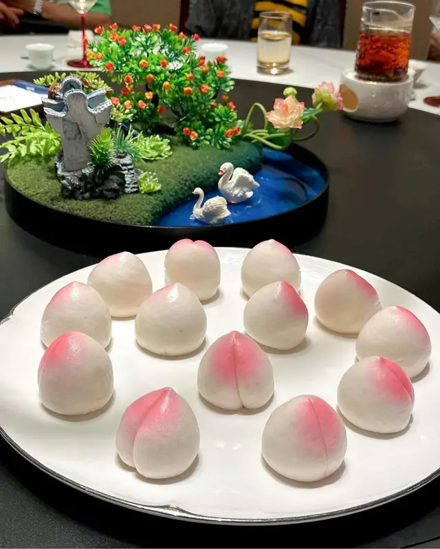 賀歲蓮蓉壽桃包