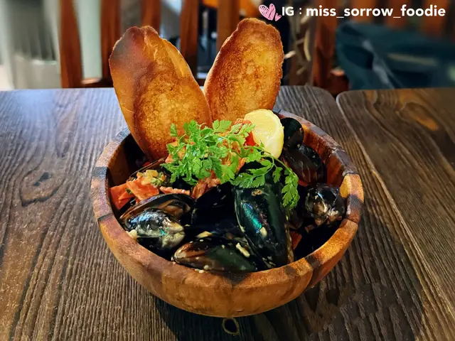 葡萄酒黄油醬貽貝