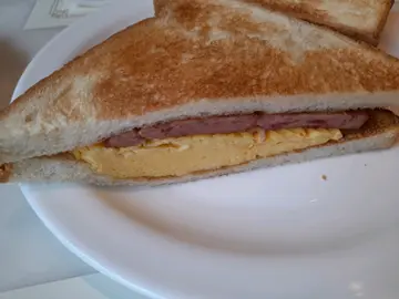 黃金炒蛋餐肉三文治