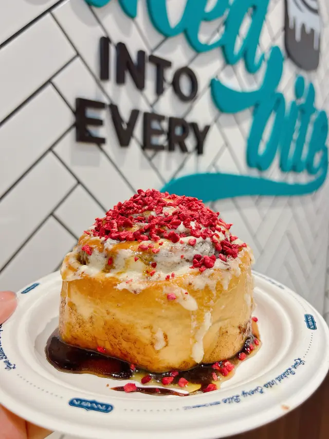 蜂蜜紅桑莓肉桂卷