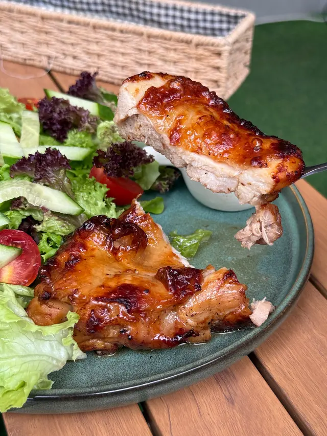 蜜汁雞扒沙律