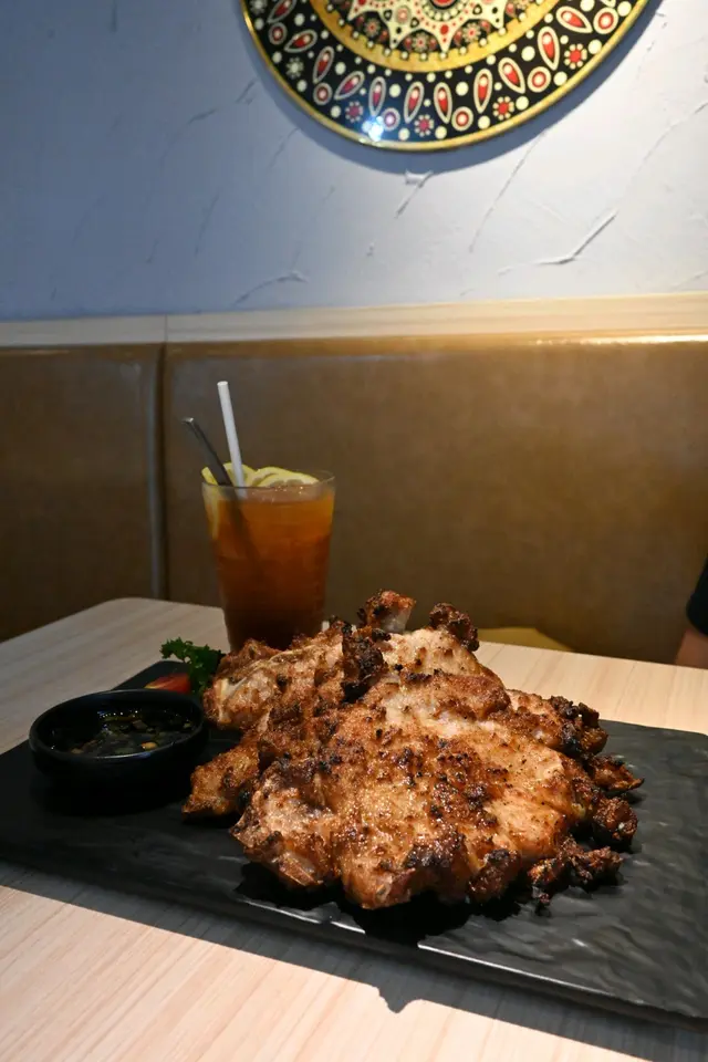 蔥油炭燒豬扒配白飯 