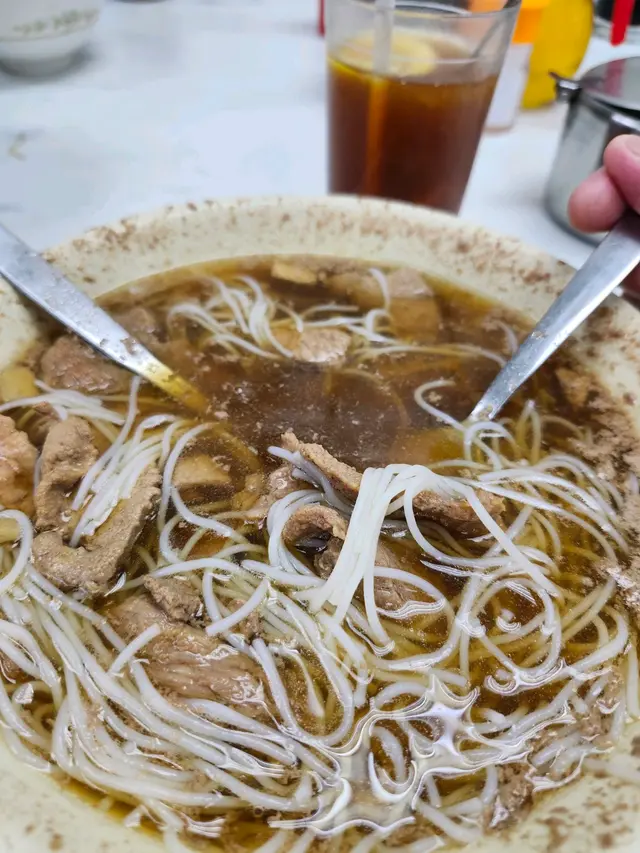 豬潤牛肉麵