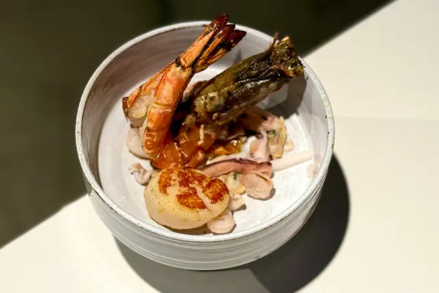 北海道帶子、虎蝦、海鮮配茶壺龍蝦湯