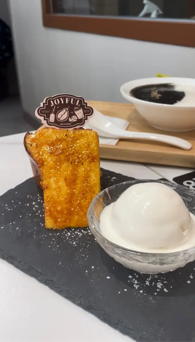 焦糖巴斯克原味芝士蛋糕 配雪糕