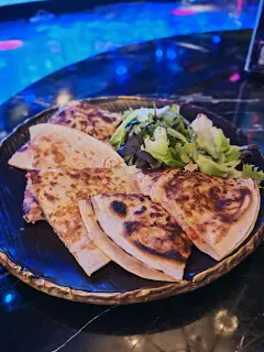 吞拿魚芝士烤薄餅