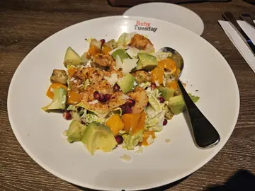 鲜虾牛油果芒果沙律