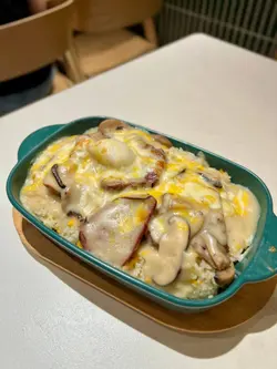 蘑菇忌廉汁牛脷焗飯