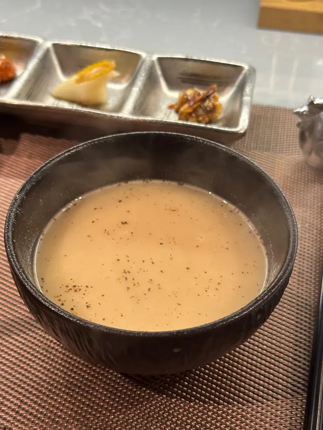 慢煮三黄雞湯