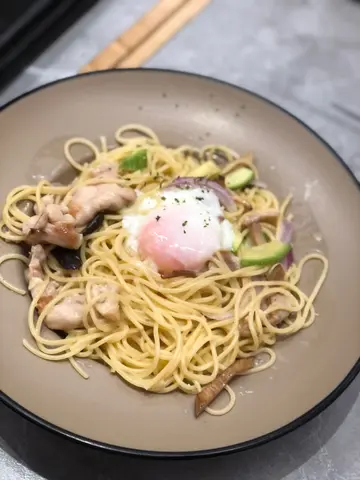 卡邦尼鸡肉意粉