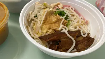 過橋米線，水餃，豬耳