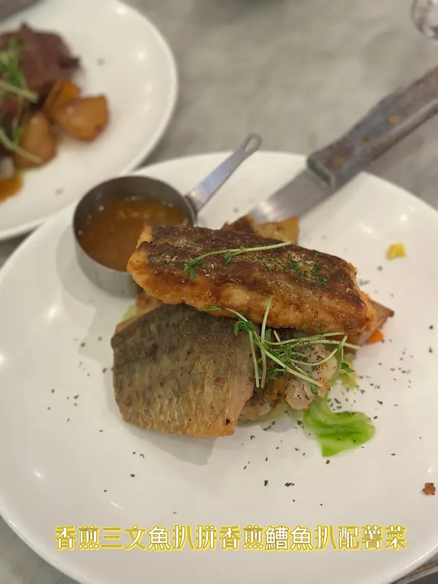 香煎三文魚扒拼香煎鰽魚扒