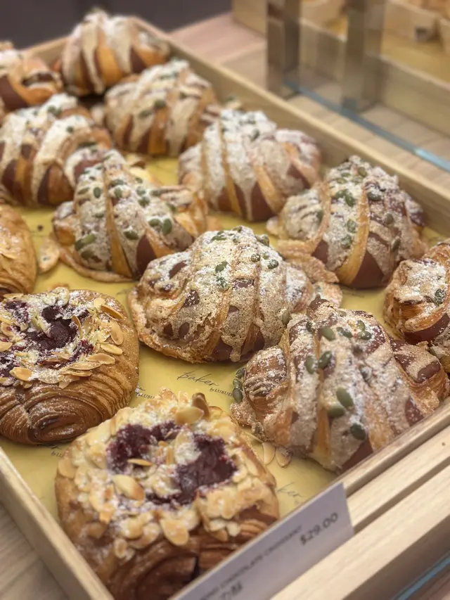 仲有好多其他款式的麵包同牛角酥
#香港美食 #FoodieLife