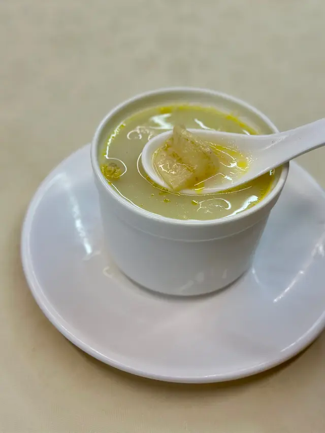 杏汁菜膽燉花膠湯