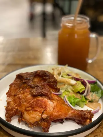 下午茶餐 - 炸雞腿沙律凍檸茶走甜