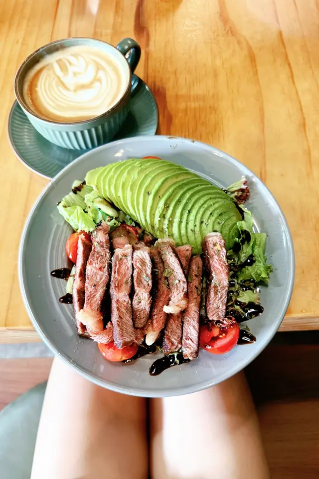 招牌牛排牛油果沙律