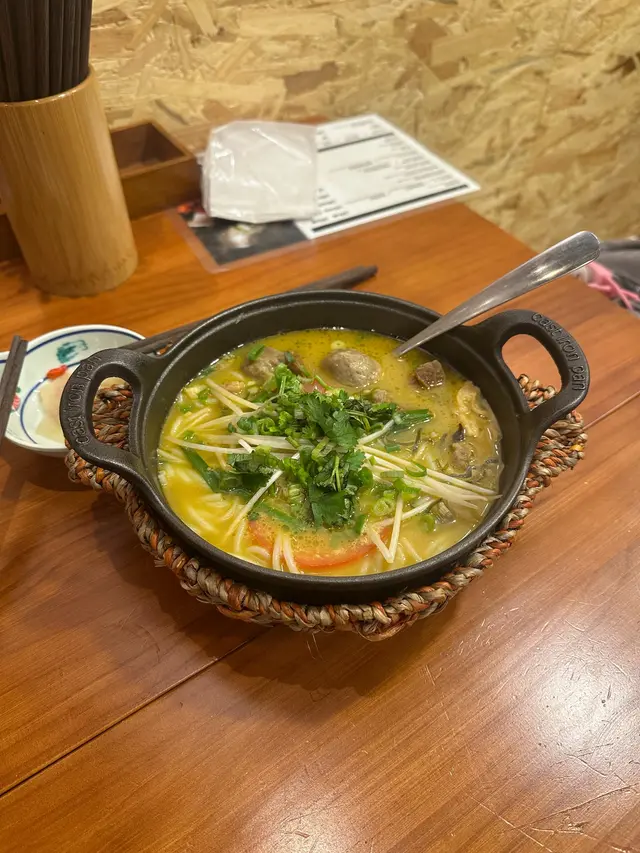 牛魔王小鍋米線(酸辣金湯)