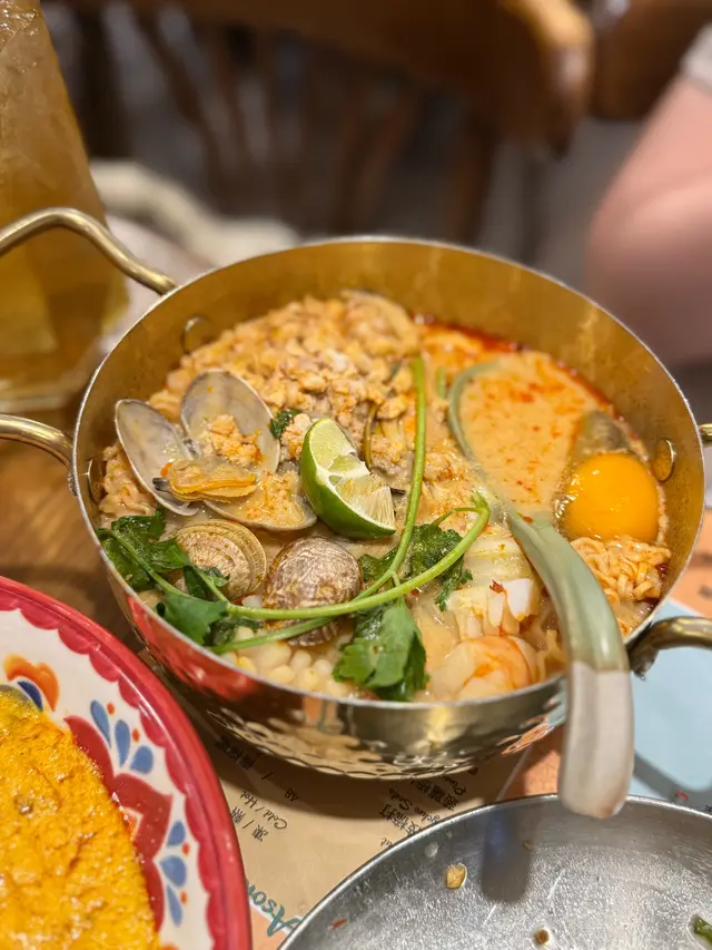 冬陰功海鮮媽媽麵