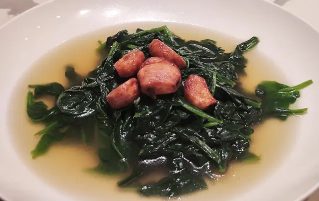 Vegetables in supreme soup with garlic