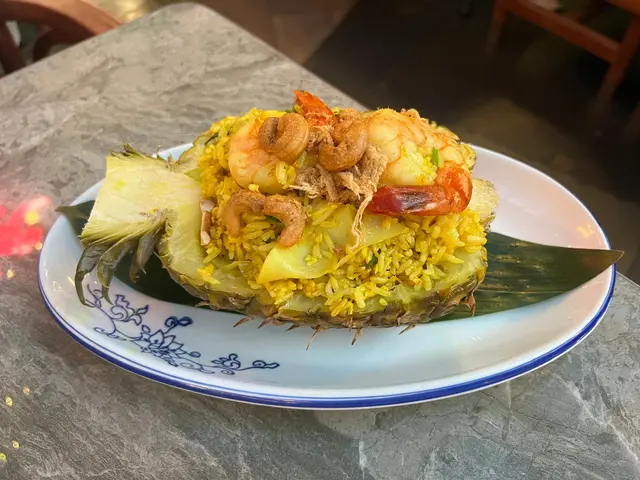 原個菠蘿炒飯