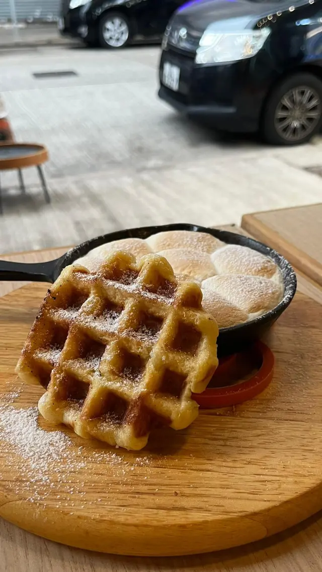 Waffle  Benedict  