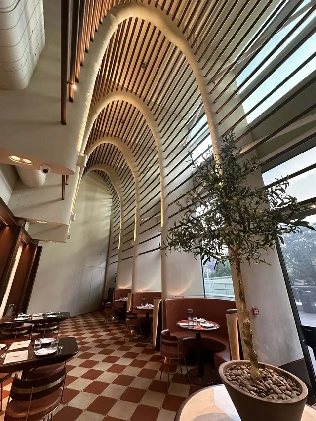 成日喺 社交平台 見人打卡話靚到唔似香港,今次終於同朋友親身去咗喺如心廣場嘅 PARKSIDE@NINA!