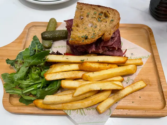 自家醃製牛肉羅賓三文治 (半份)