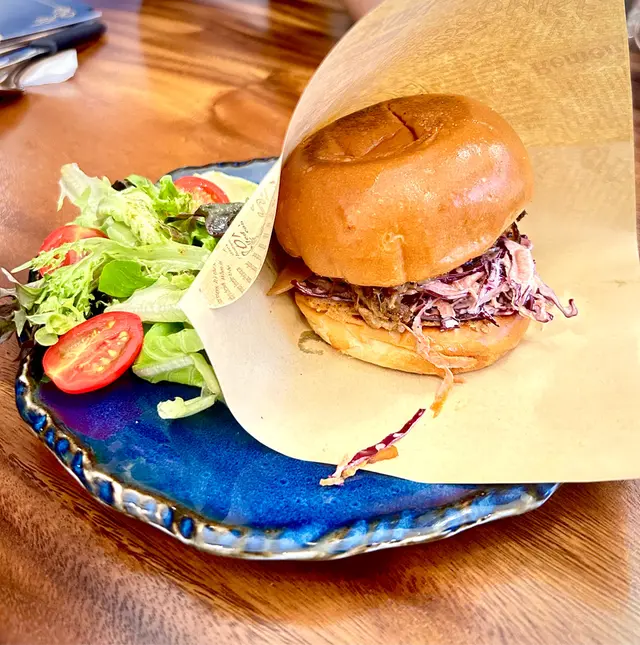 BBQ Pulled Pork Burger