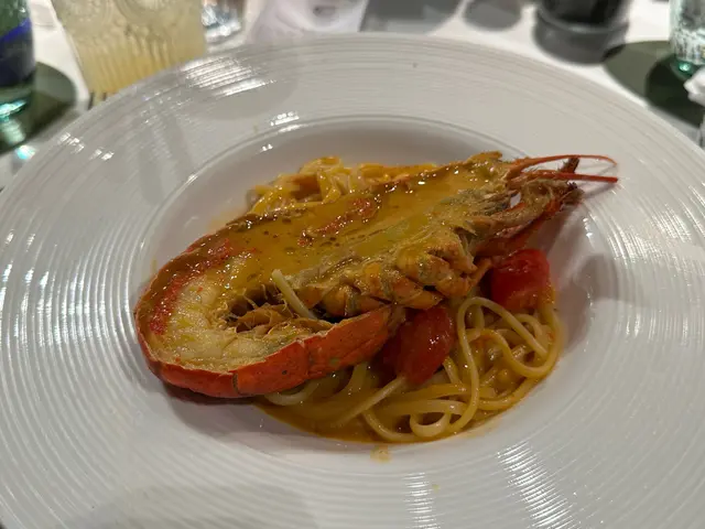 龍蝦汁味道好好，不過隻龍蝦over cooked, 有少少韌。￼