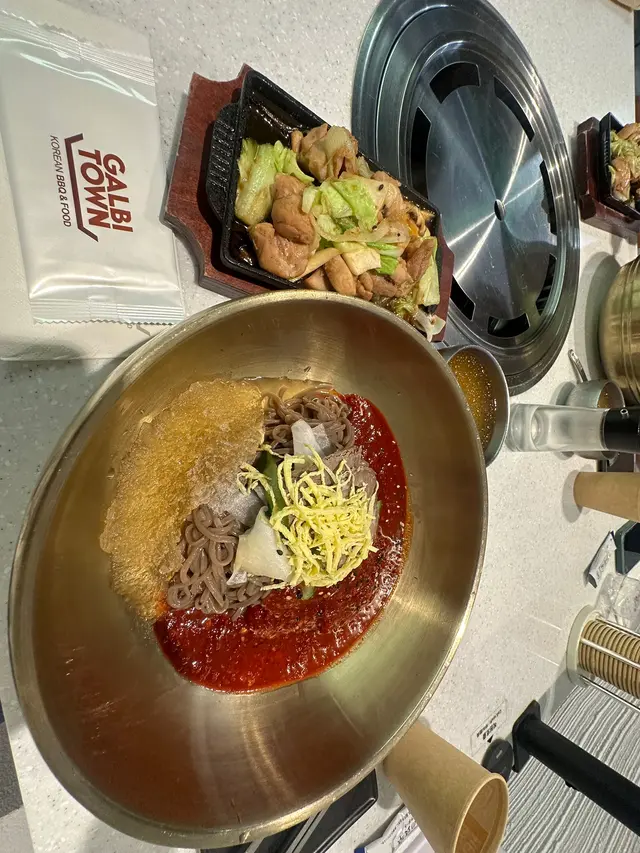 辣拌蕎麥麵+鐵板炒雞