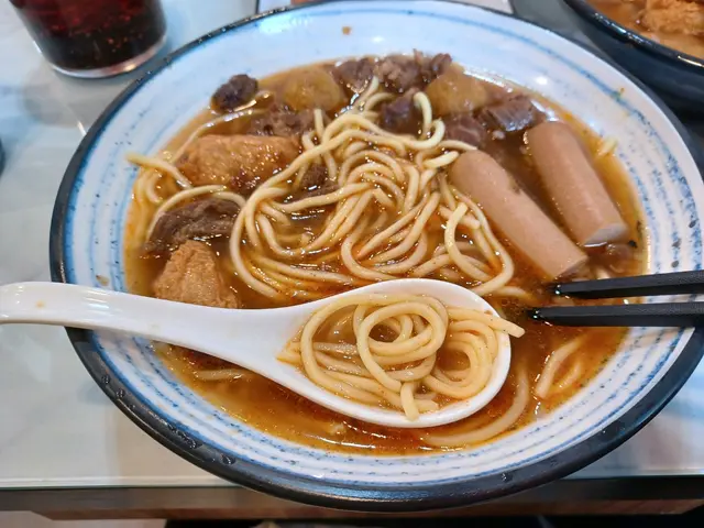 牛腩入味 唔算難咬
腸仔就白烚，咬開佢浸下湯汁就冇問題
 #FoodieLife #車仔麵 