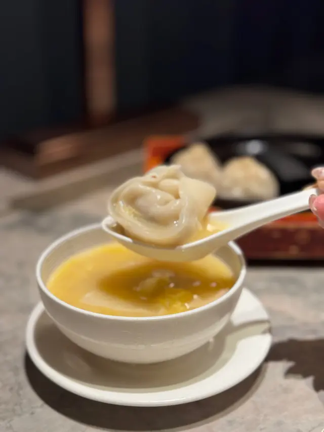 濃湯砂鍋雲吞雞