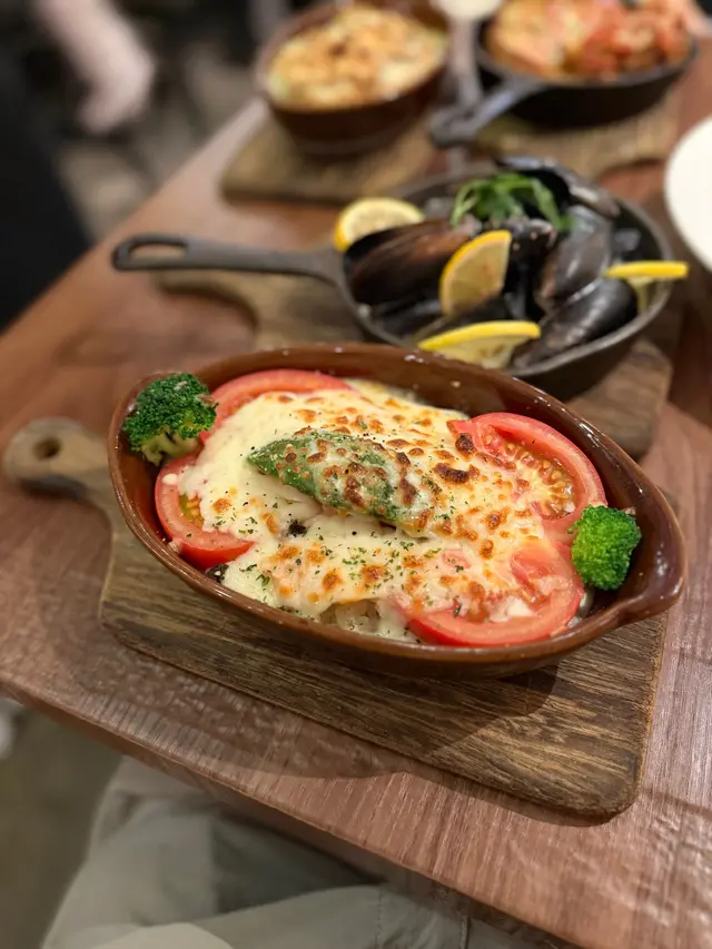 鮭魚牛油果忌廉焗飯
