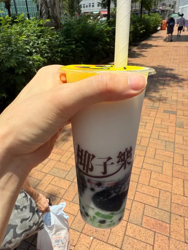鮮榨椰汁特飲  （超大杯裝）
