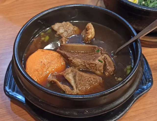 炆牛肋骨煲