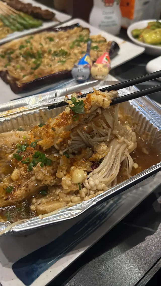 錫紙燒蒜蓉金菇 