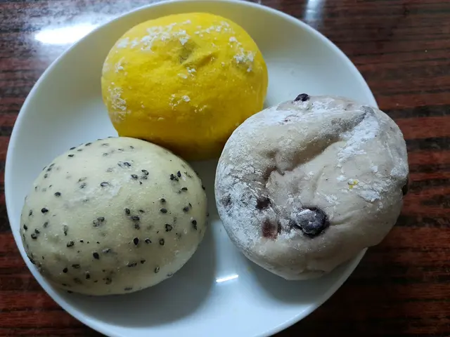 上:南瓜白燒,左下:黑芝麻麻糬白燒,右下:藍莓白燒