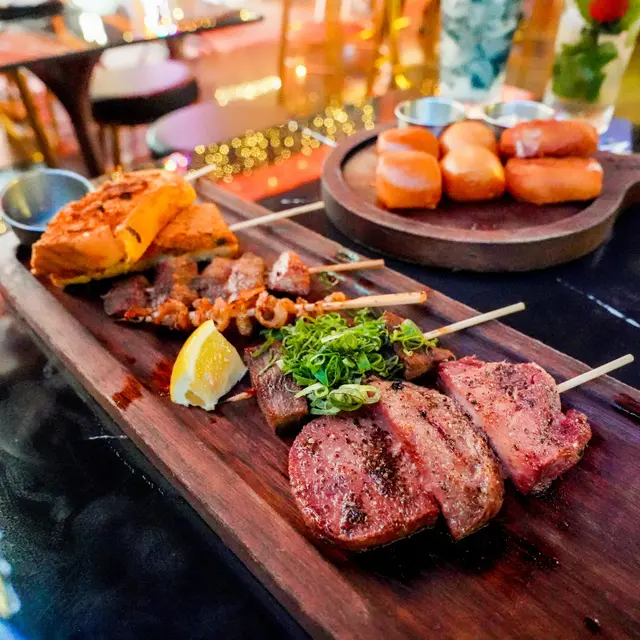 燒肉鬆小貝吐司, 椒鹽日本黑豚, 炭燒豬頸肉, 汁煮牛舌