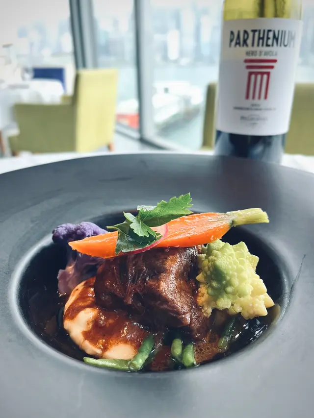 慢煮牛面頰肉紅酒汁及薯蓉