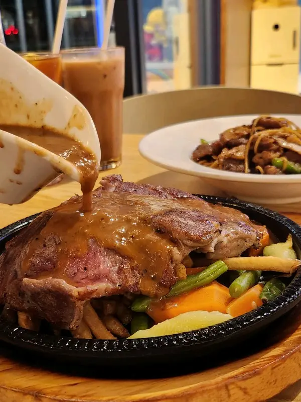 铁板黑椒汁肉眼扒配薯菜