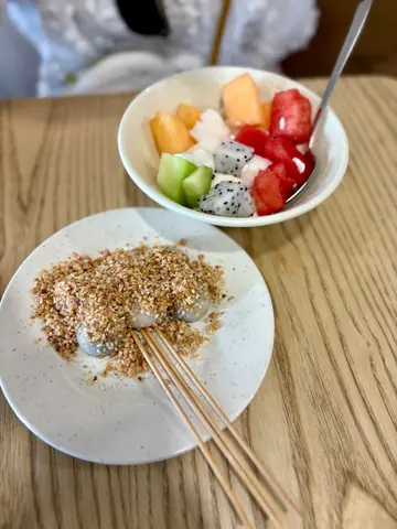 Stuff dumplings with chrunchy peanut