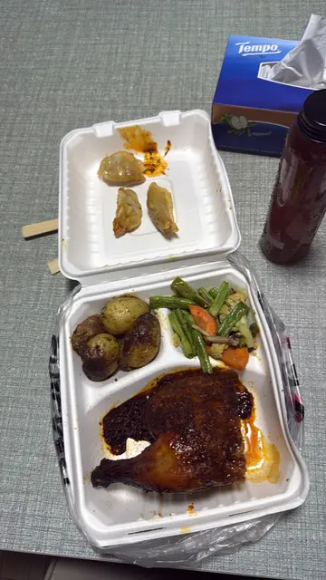 1/4  皇牌雞  +餃子