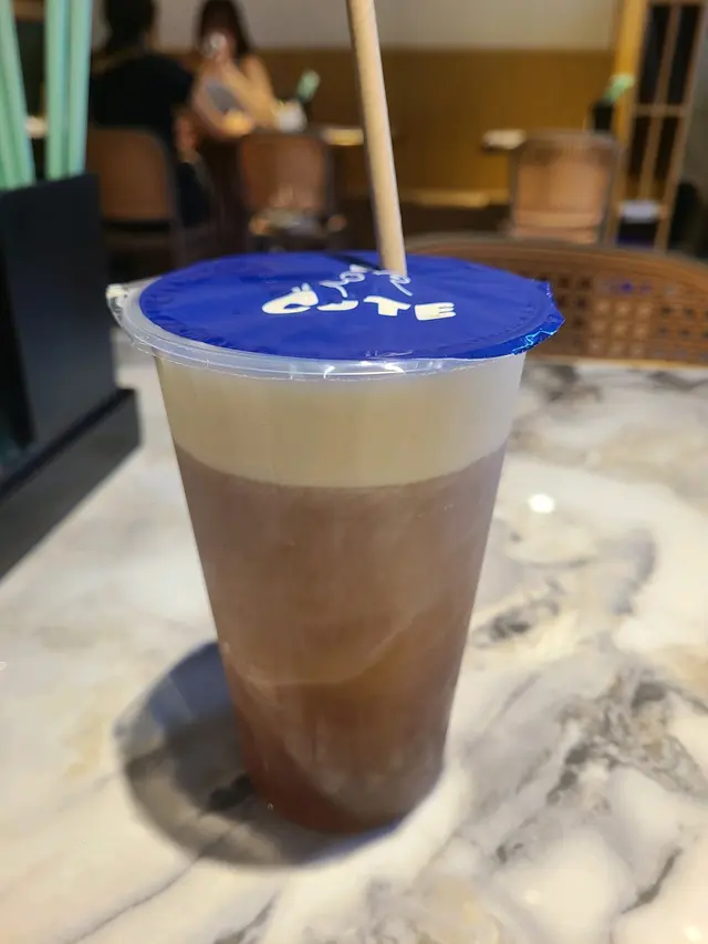 芝士岩鹽奶蓋炭燒烏龍茶