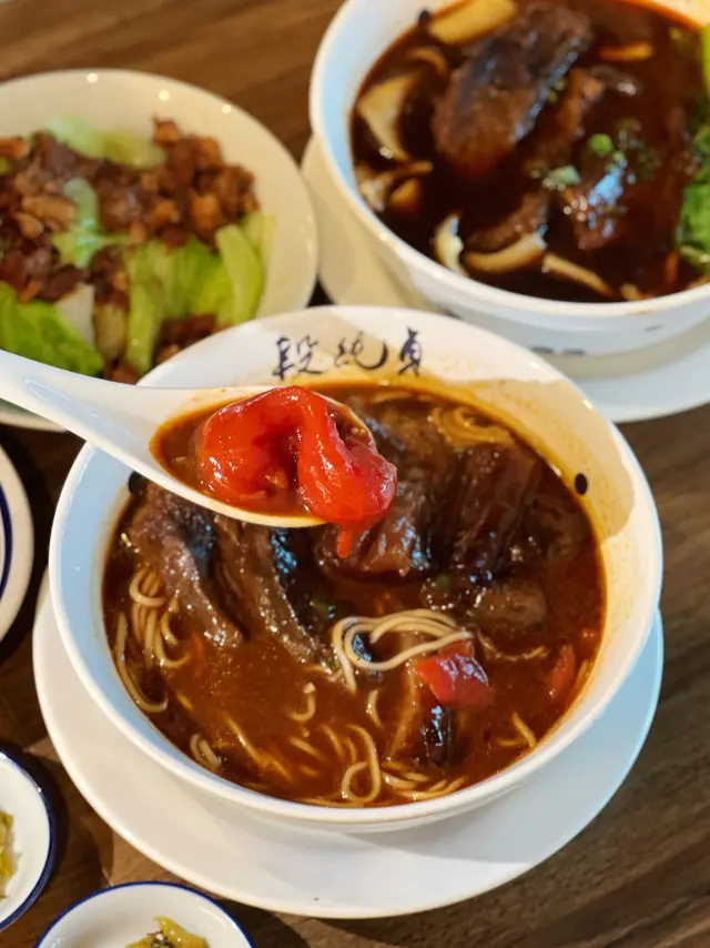 燉蕃茄腱心半筋牛肉麵