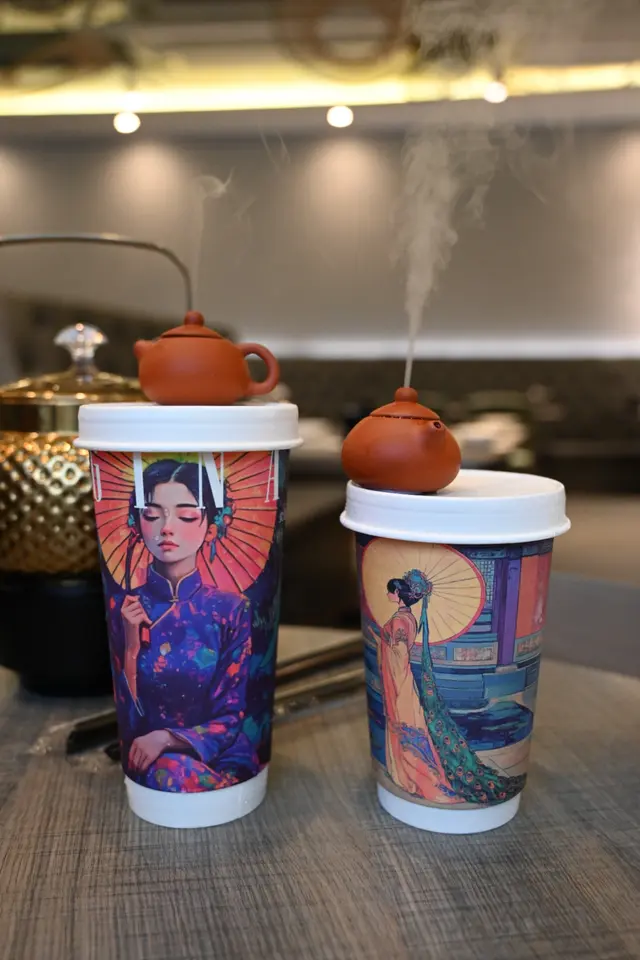 草莓茉莉綠茶和爆珠馬蹄椰子水