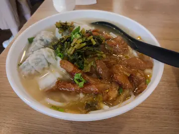 菜肉雲吞、柱侯牛筋米線